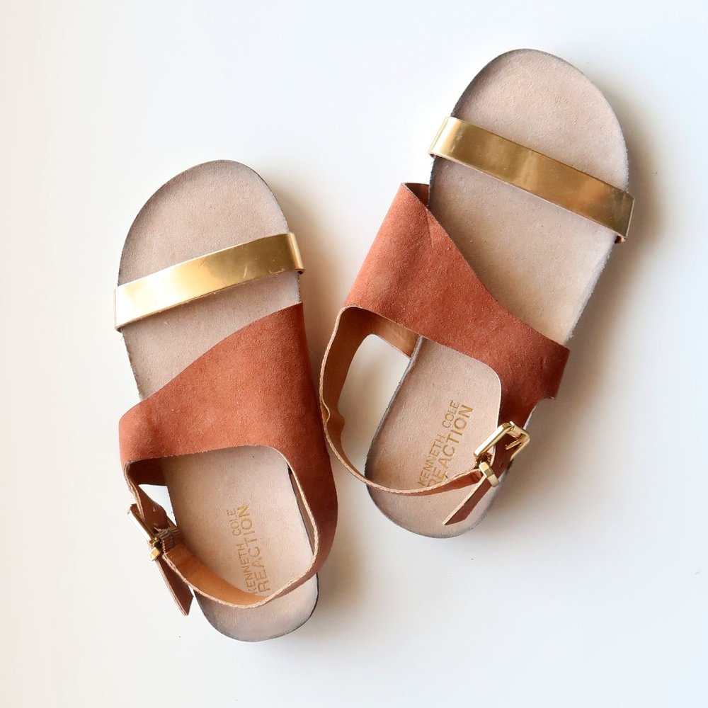 Kenneth Cole Reaction Brown & Gold Sandals / Flats / Shoes Size 7.5